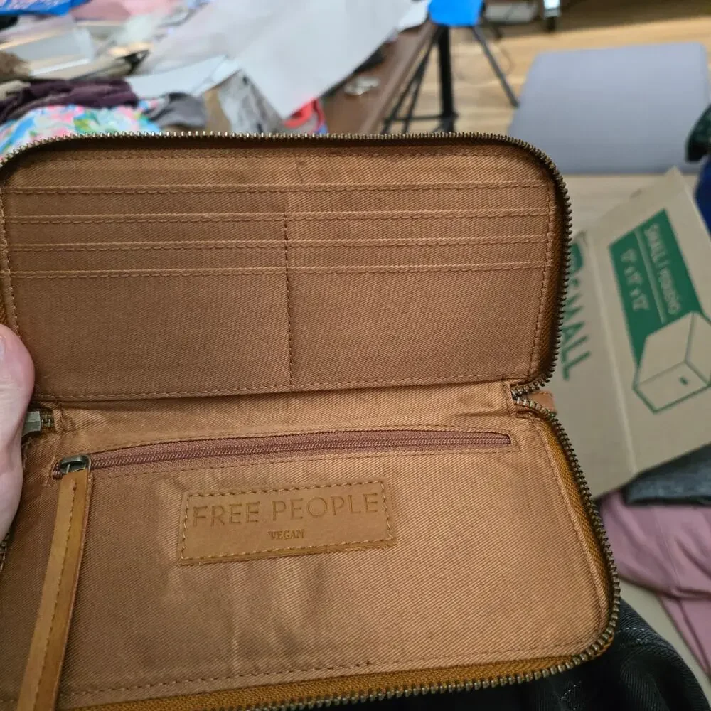 Free People Vegan Leather Wallet Wristlet Brown‎ Zip Around NWT